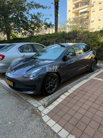מודעת רכב טסלה מודל 3