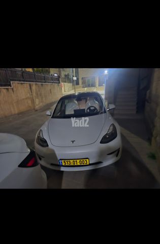 מודעת רכב טסלה מודל 3
