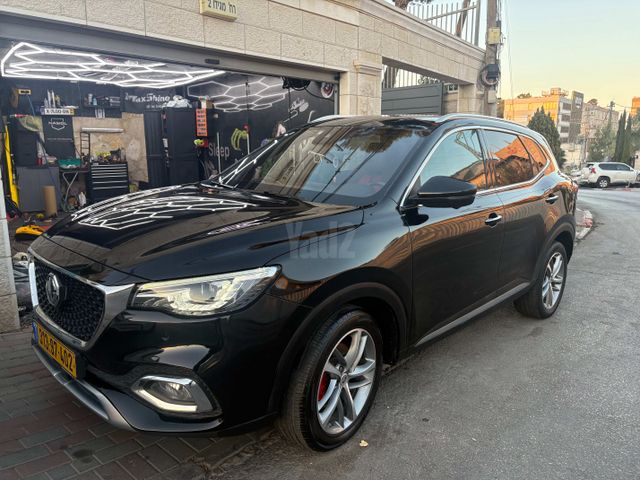 מודעת רכב אם ג'י EHS PHEV