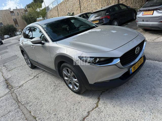 מודעת רכב מאזדה CX-30