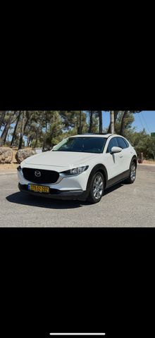 מודעת רכב מאזדה CX-30
