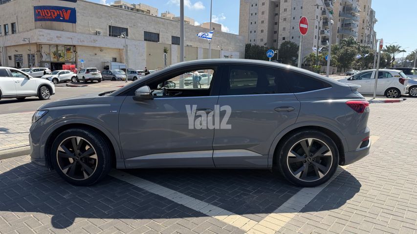 מודעת רכב אאודי Q4 e-tron