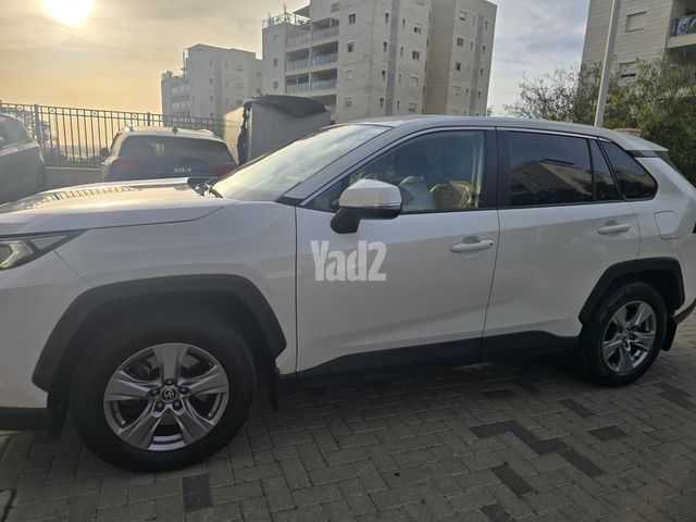 מודעת רכב טויוטה RAV4