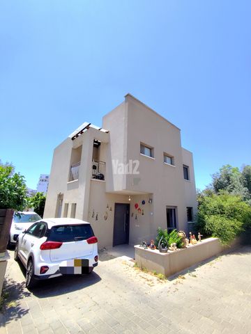 המייסדים 11