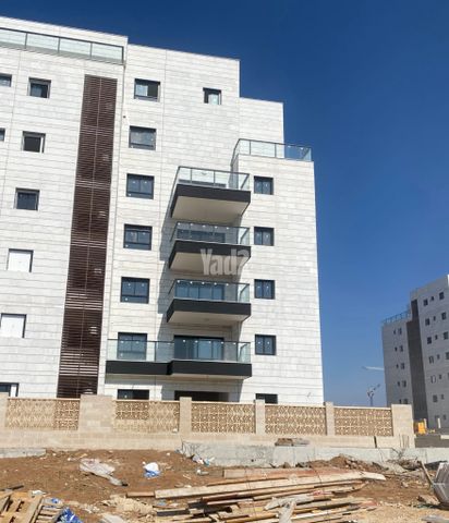 דרך הים 56