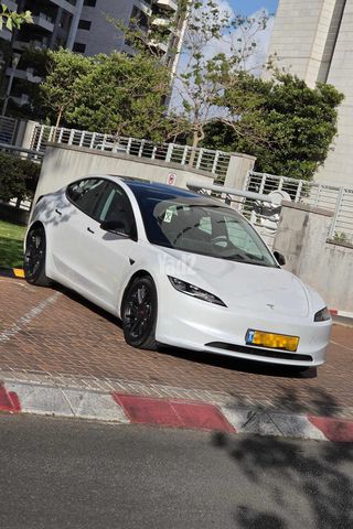 מודעת רכב טסלה מודל 3