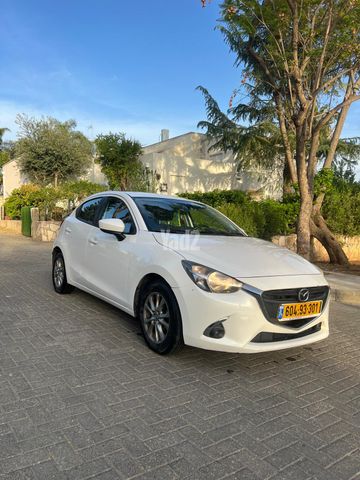 מודעת רכב מאזדה 2