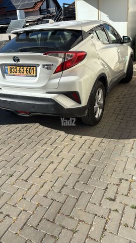 מודעת רכב טויוטה C-HR