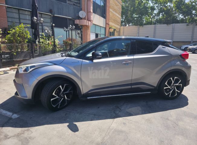 מודעת רכב טויוטה C-HR