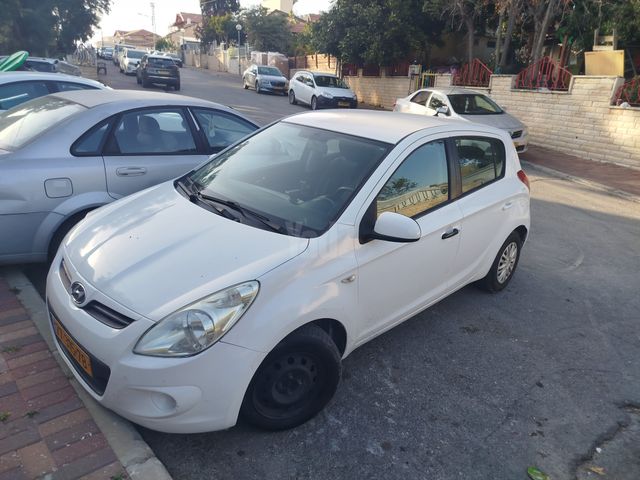 מודעת רכב יונדאי i20