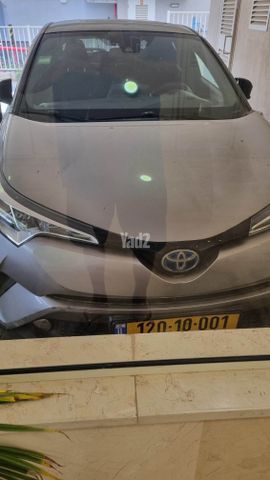 מודעת רכב טויוטה C-HR