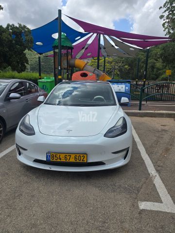 מודעת רכב טסלה מודל 3