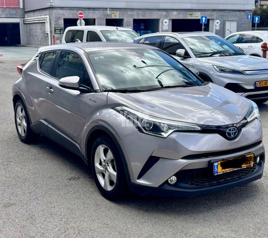 מודעת רכב טויוטה C-HR
