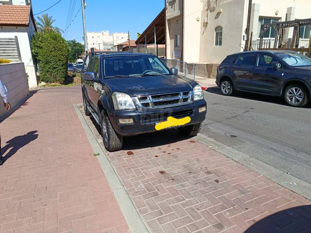 מודעת רכב איסוזו די-מקס