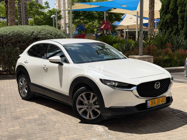 מודעת רכב מאזדה CX-30