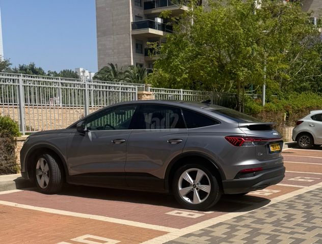 מודעת רכב אאודי Q4 e-tron
