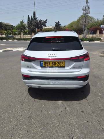 מודעת רכב אאודי Q4 e-tron