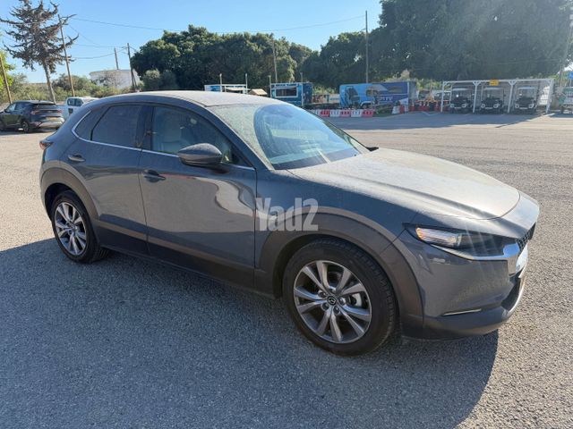 מודעת רכב מאזדה CX-30