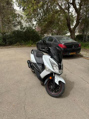 מודעת רכב סאן יאנג ג'וי-מקס 125
