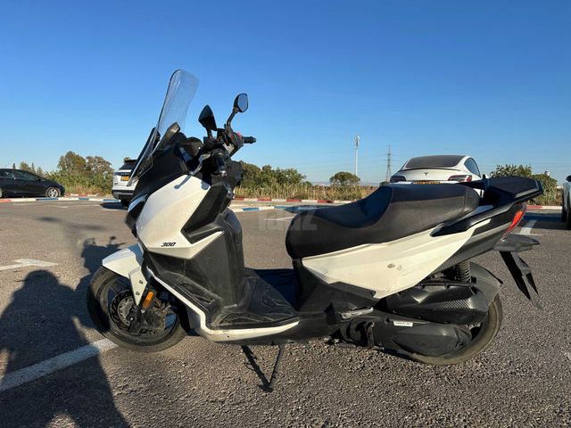 מודעת רכב סאן יאנג ג'וירייד 300 16