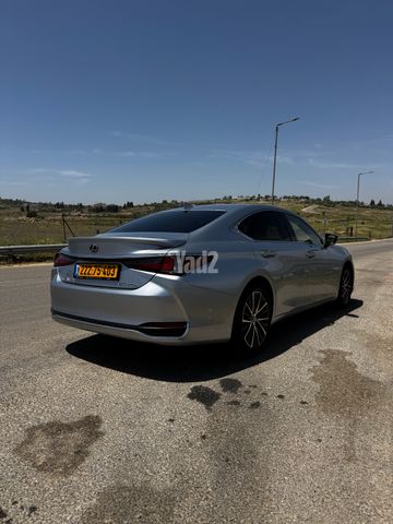 מודעת רכב לקסוס ES