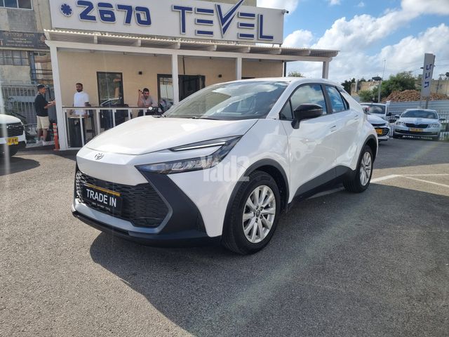 מודעת רכב טויוטה C-HR