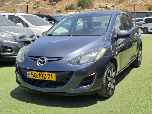 מודעת רכב מאזדה 2