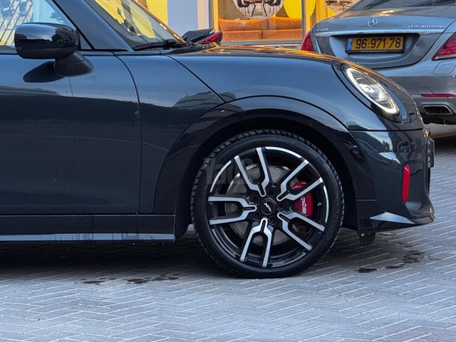קופר Tech 9 JCW אוט׳ 2.0 (231 כ״ס)