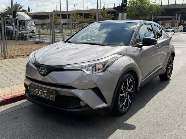 מודעת רכב טויוטה C-HR