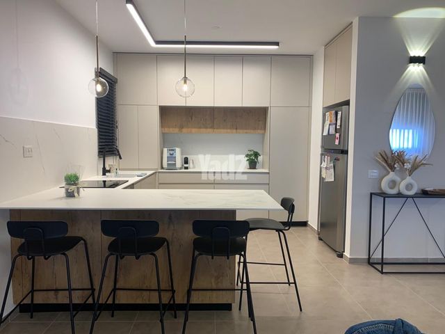 אסתר המלכה 13