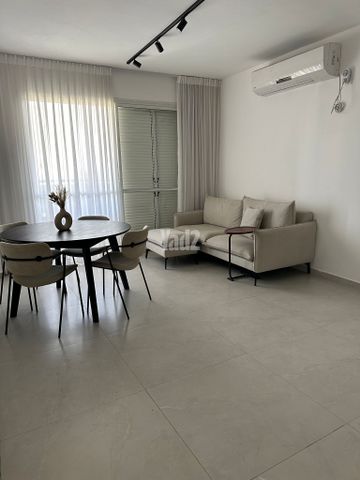 שדרות איינשטיין 11
