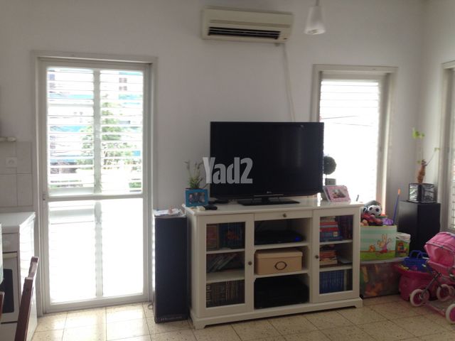ד"ר אברהם אליהו הרכבי 12