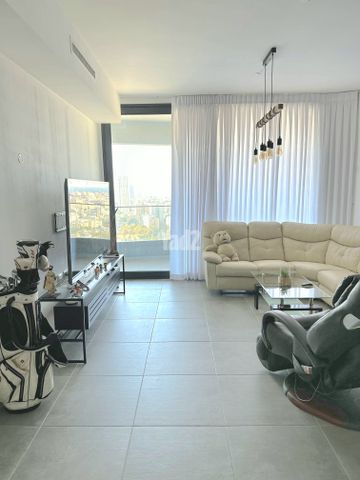 דרך מנחם בגין 158