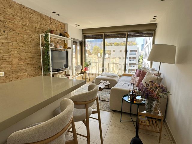 ז'בוטינסקי 148