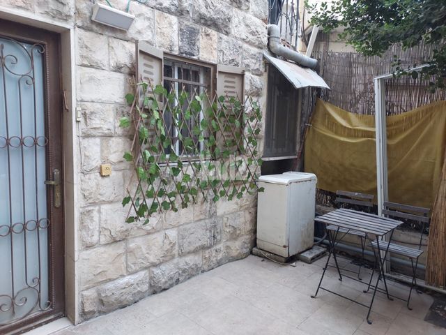 בן ציון 12
