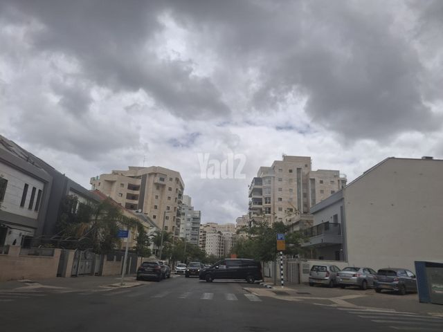 גלעדי אהרון 