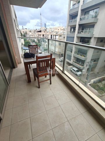 כנפי נשרים 
