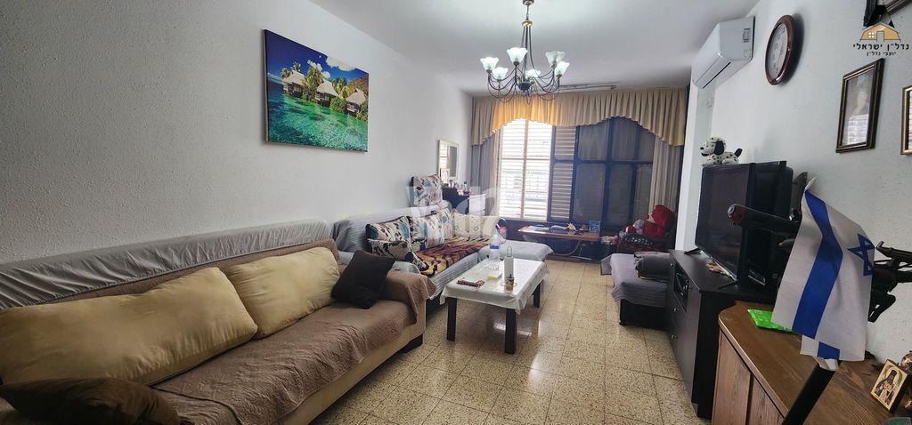 זמנהוף 17