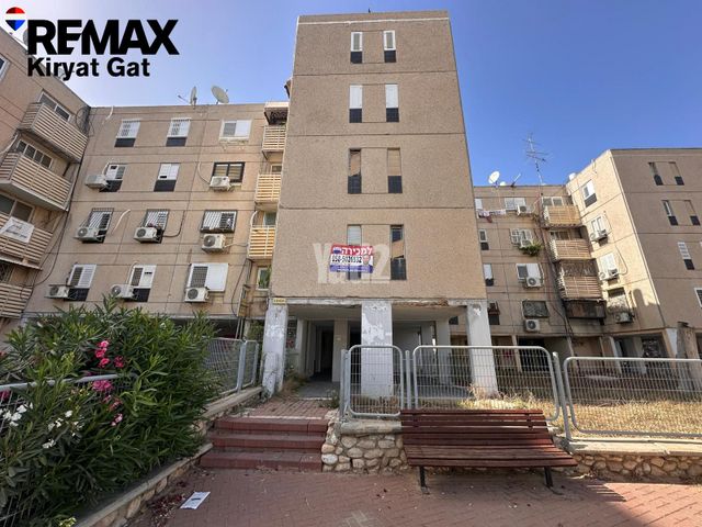 שדרות השופטים 12