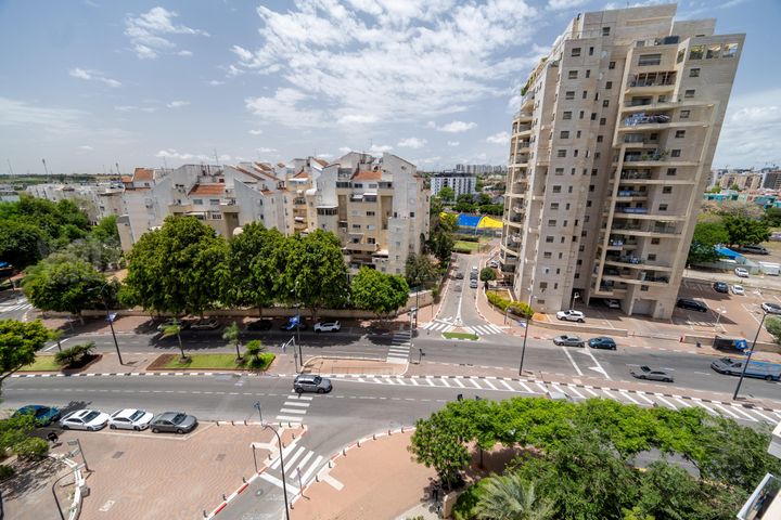 דרך מנחם בגין 69