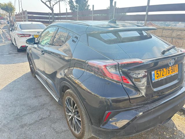 מודעת רכב טויוטה C-HR
