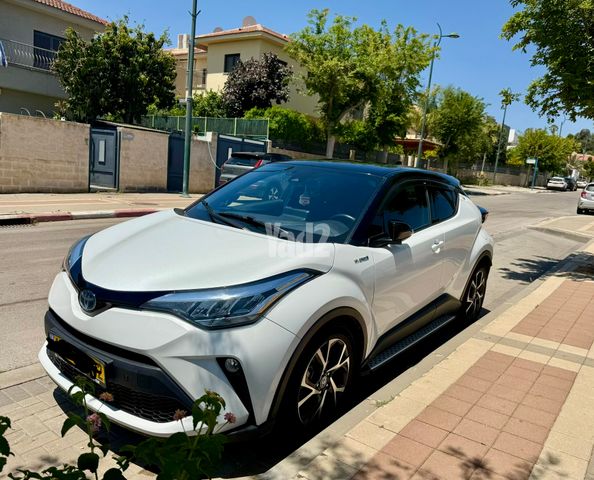 מודעת רכב טויוטה C-HR