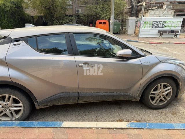 מודעת רכב טויוטה C-HR