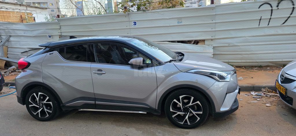 מודעת רכב טויוטה C-HR