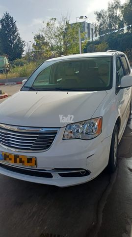 מודעת רכב קרייזלר גראנד וויאג'ר