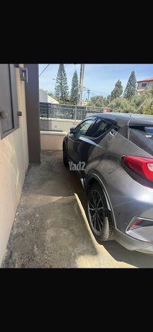 מודעת רכב טויוטה C-HR