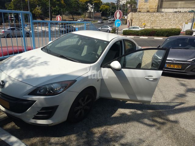 מודעת רכב מאזדה 3