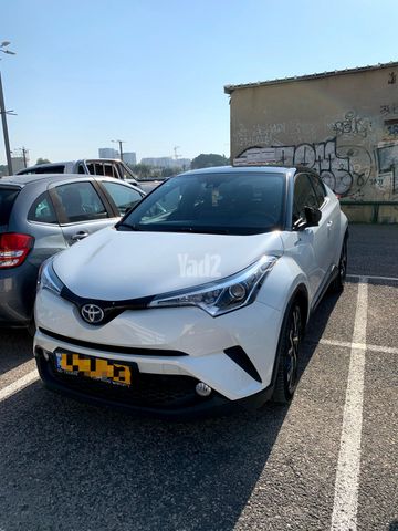 מודעת רכב טויוטה C-HR