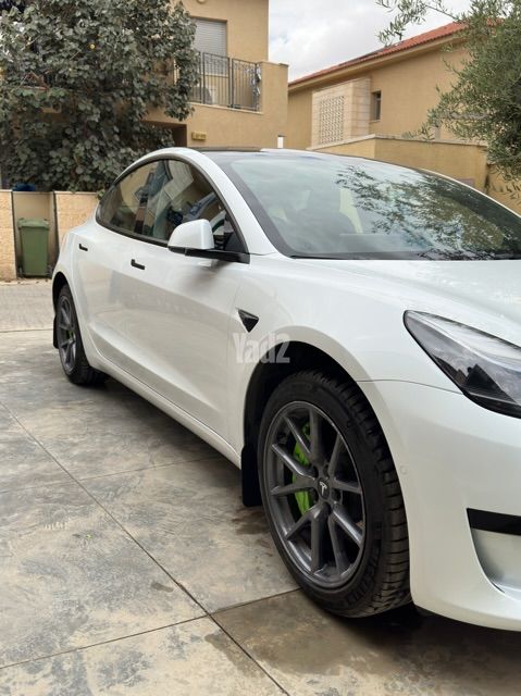 מודעת רכב טסלה מודל 3