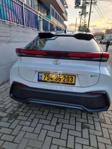מודעת רכב טויוטה C-HR